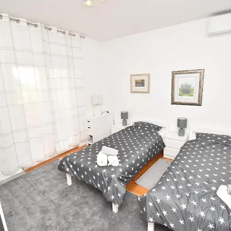 Helena House Apartment